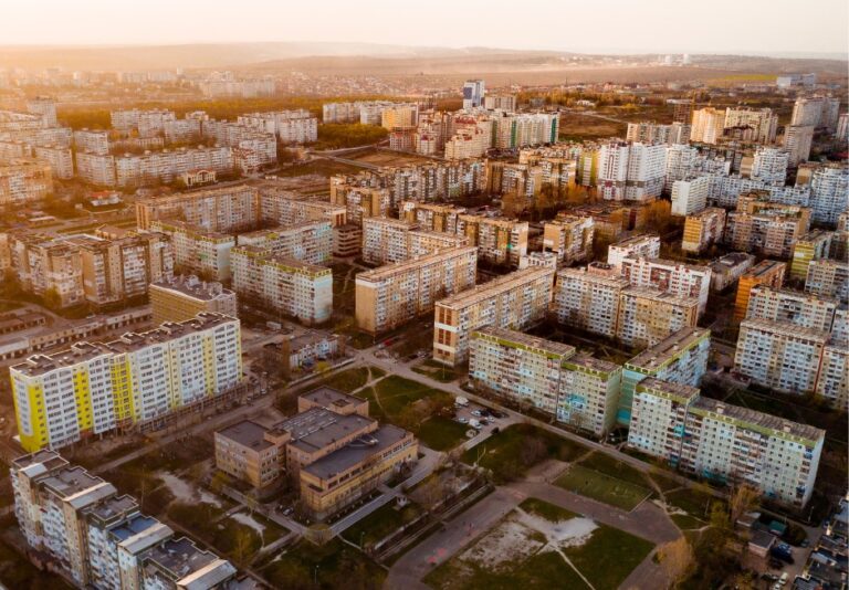 „Peste 70% din blocuri au nivel scăzut de eficiență energetică, iar populația plătește pierderile”. Peste 723 mln lei, buget pentru Fondul de eficiență energetică