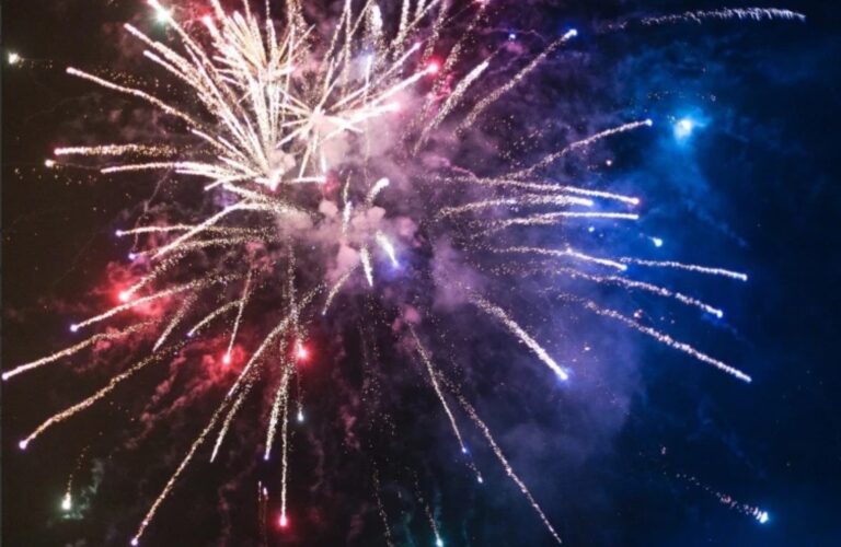 Cantitatea poluanților în aer au depășit limita admisibilă de 2,7 ori din cauza focurilor de artificii