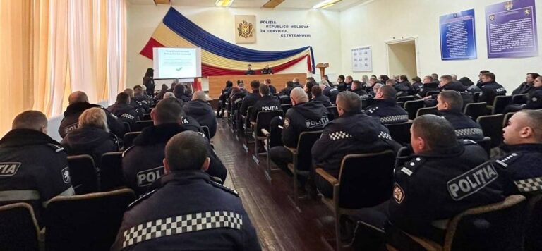 Peste 200 de polițiști, instruiți cum să folosească camerele de corp