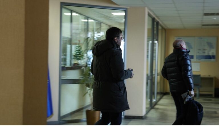 O persoană de încredere a lui Andronachi, vizată în dosarul „Frauda bancară”, s-a predat autorităților