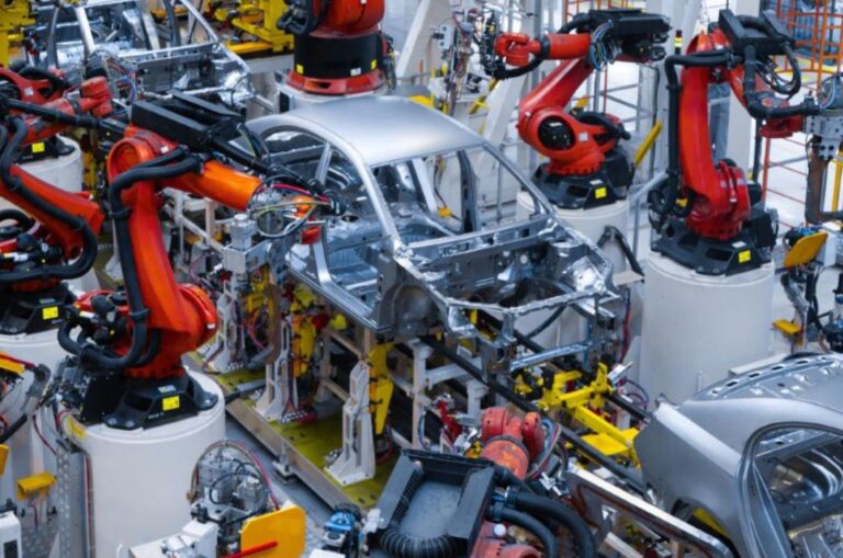 China a produs un număr record de mașini în 2023