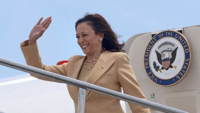 Kamala Harris mărturiseşte că este „al naibii de speriată” că Trump va reveni la putere