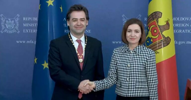 VIDEO/ Nicu Popescu, decorat de Maia Sandu cu cea mai înaltă distincție de stat din R. Moldova