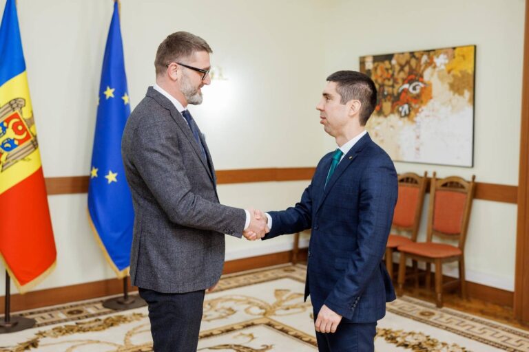 Proaspătul ministru de Externe a discutat cu ambasadorul României despre prima sa vizită la București