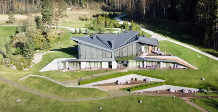 VIDEO/ Cum arată noua „reședință secretă” a lui Putin de la granița cu Finlanda, construită într-un parc național