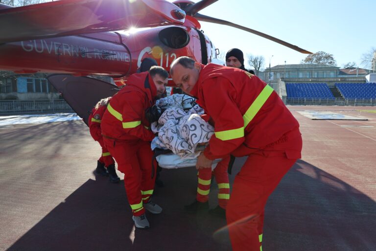 Medicii SMURD de la Iași, intervenție aeriană la Drochia