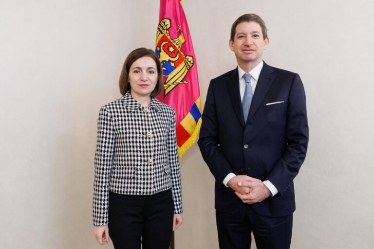 Soluții pentru încurajarea investițiilor, discutate la Președinție