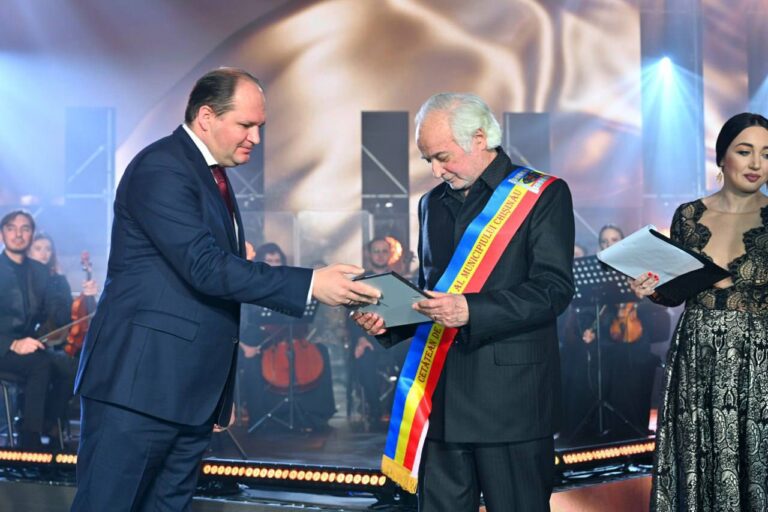 Șase artiști, un istoric și un arhitect au devenit cetățeni de onoare ai Capitalei