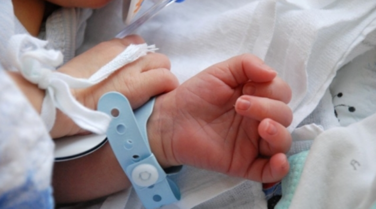 În drum spre spital: O tânără din Capitală a născut un băiețel în ambulanță