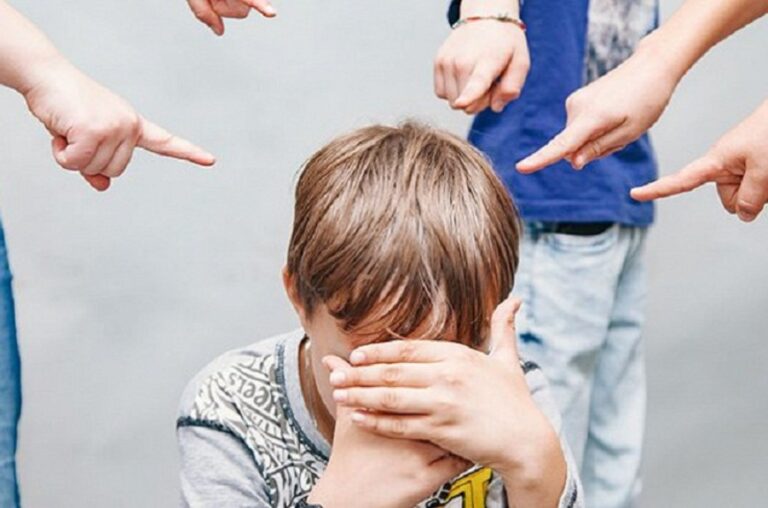 Circa 4.000 de cazuri de violență asupra copilului, raportate în acest an școlar: Cei mai afectați – băieții