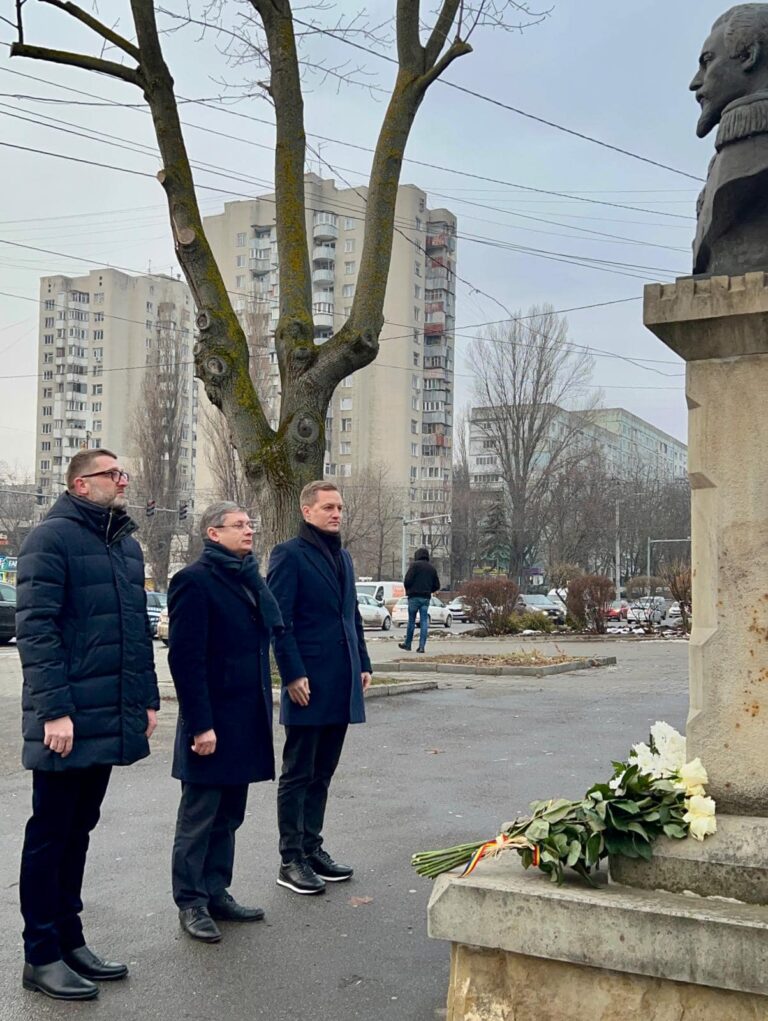 Domnitorul Alexandru Ioan Cuza, omagiat la Chișinău de înalți oficiali