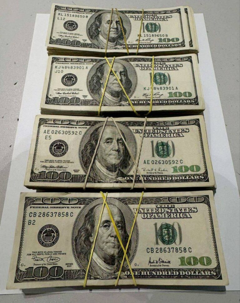 Un bărbat a rămas fără 28.650 de dolari, după ce a încercat să iasă din R. Moldova fără să declare banii la vamă