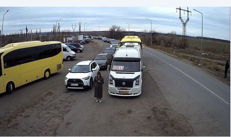 Flux majorat de mașini la vama Palanca. A fost întreruptă activitatea de control