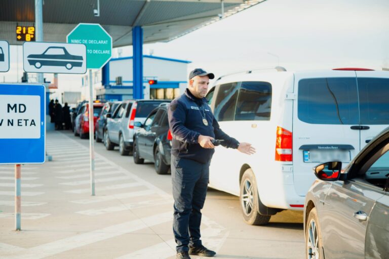 Atenție, călători! Cozi uriașe la ieșirea din Moldova: vămile Leușeni-Albița și Sculeni, suprasolicitate