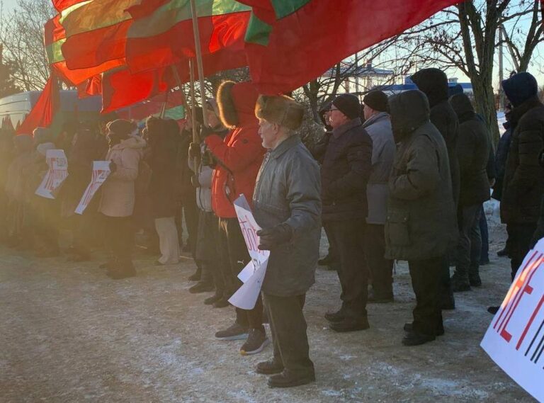 Protest în stânga Nistrului: Transnistrenii, indignați că trebuie să achite taxele vamale începând cu ianuarie 2024. Reacția Chișinăului