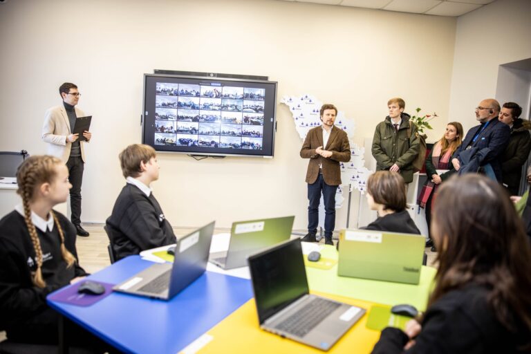 Peste 80 de școli din R. Moldova vor avea laboratoare digitale