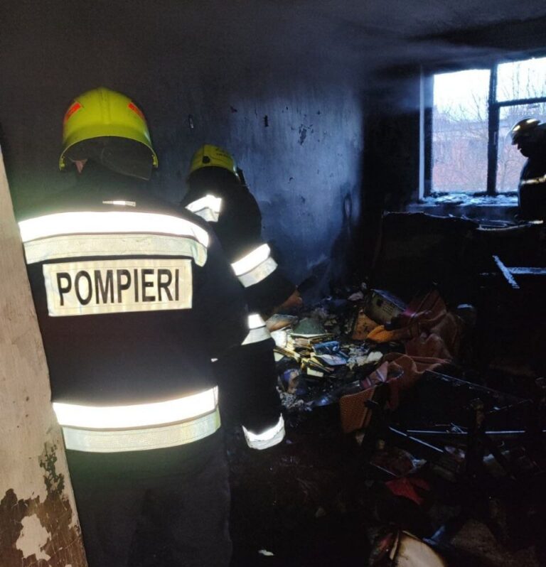 Incendiu la Soroca: trei maturi și doi copii, evacuați de salvatori