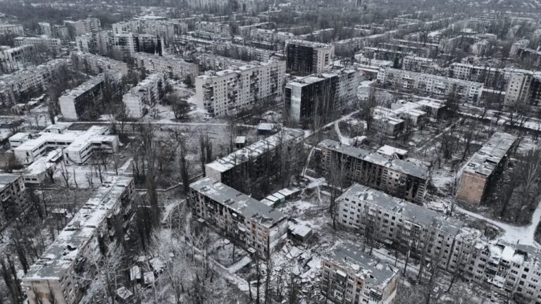 Avdiivka, unul din punctele fierbinți ale frontului ucrainean, riscă să cadă în cel mult o lună
