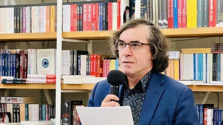 Cunoscutul scriitor român Mircea Cărtărescu, decorat cu Ordinul de Onoare de Maia Sandu