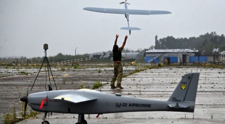 Forțele ucrainene și-au înzecit producția de drone: Dacă nu tancurile, atunci noile tehnologii le vor veni de hac rușilor