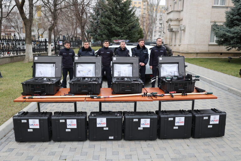 FOTO/ SUA donează R. Moldova echipamente moderne pentru detectarea contrabandei la frontieră