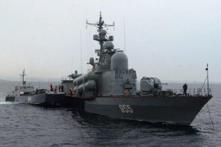 VIDEO/ Ucraina a mai trimis o navă rusă pe fundul mării. Corveta „Ivanoveț”, scufundată după ce a pierdut lupta cu dronele ucrainene