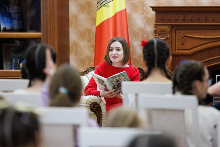 Președinta Maia Sandu îi provoacă pe copii la o competiție de lectură pe durata vacanței de vară
