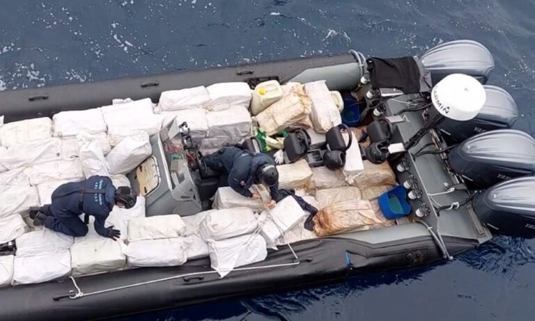 Moldovean reținut în Mediterană pe o navă ce transporta peste patru tone de cocaină