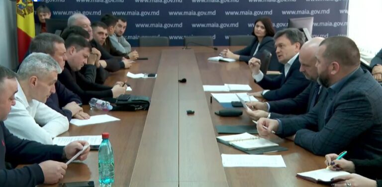 Fermierii sesizează noi blocaje în accesarea creditelor. Aceștia cer organizarea unei ședințe de urgență cu autoritățile statului și BNM