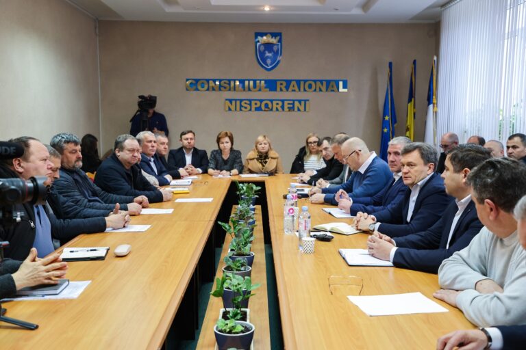 Inițiativele Maiei Sandu, promovate de Recean în raioane. Șeful executivului a discutat despre referendumul pro-UE cu primarii din Nisporeni