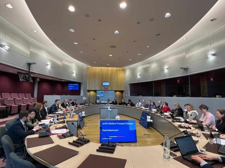 Inițiative pentru dezvoltarea infrastructurii rutiere, discutate la Bruxelles