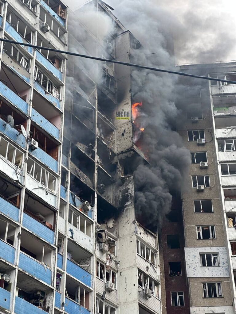 Noi bombardamente asupra Kievului. Rachetele rusești au lovit și un bloc, atac soldat cu 9 răniți