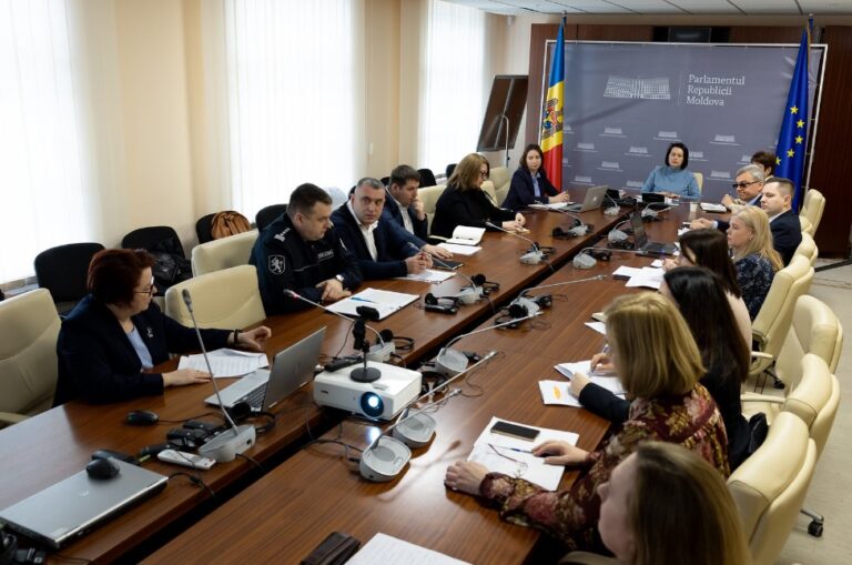 Statul își propune revizuirea mecanismelor de protecție a copiilor aflați în situații de risc