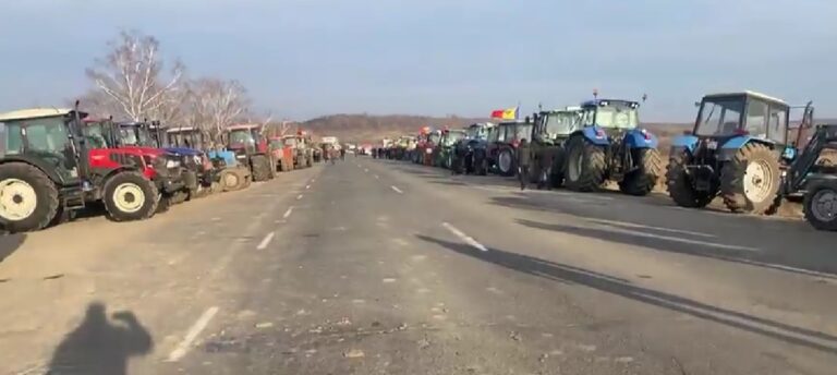 Vama Leușeni, deblocată spre seară. Fermierii spun că mâine vor recurge la acțiuni categorice