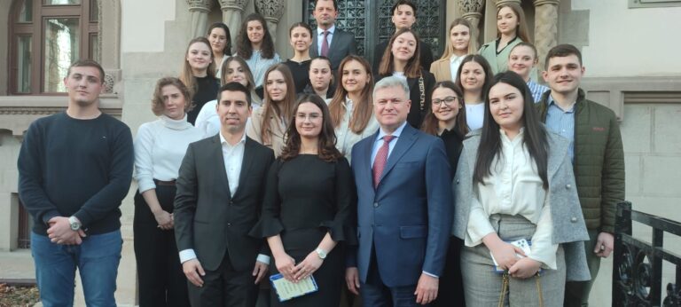 Șeful MAE, discuție în România cu un grup de studenți moldoveni: Tinerii își doresc să revină acasă ca să pună umărul la dezvoltarea țării