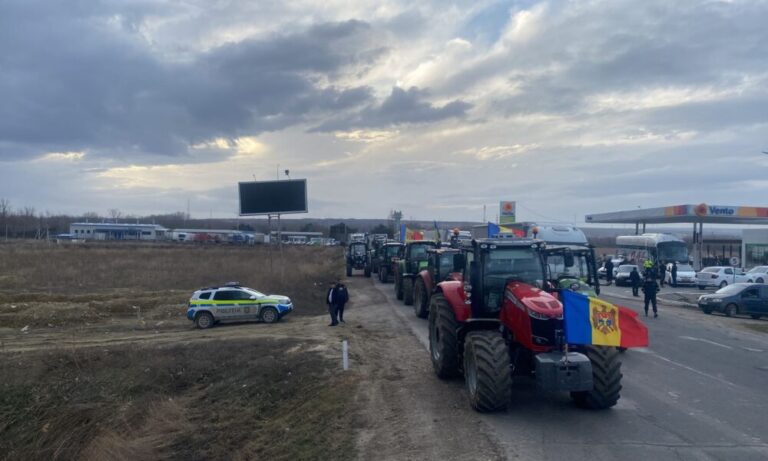 Vama Leușeni, din nou blocată de fermierii protestatari. Agricultorii insistă asupra unei întâlniri cu primele persoane în stat