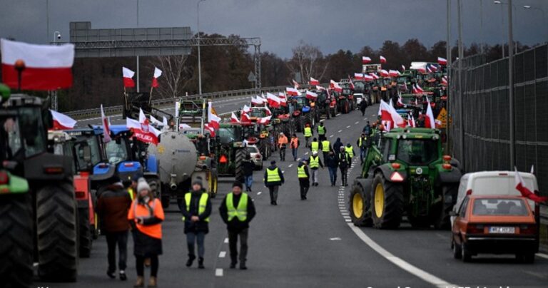 Agricultori polonezi au blocat un important punct de trecere a frontierei cu Germania