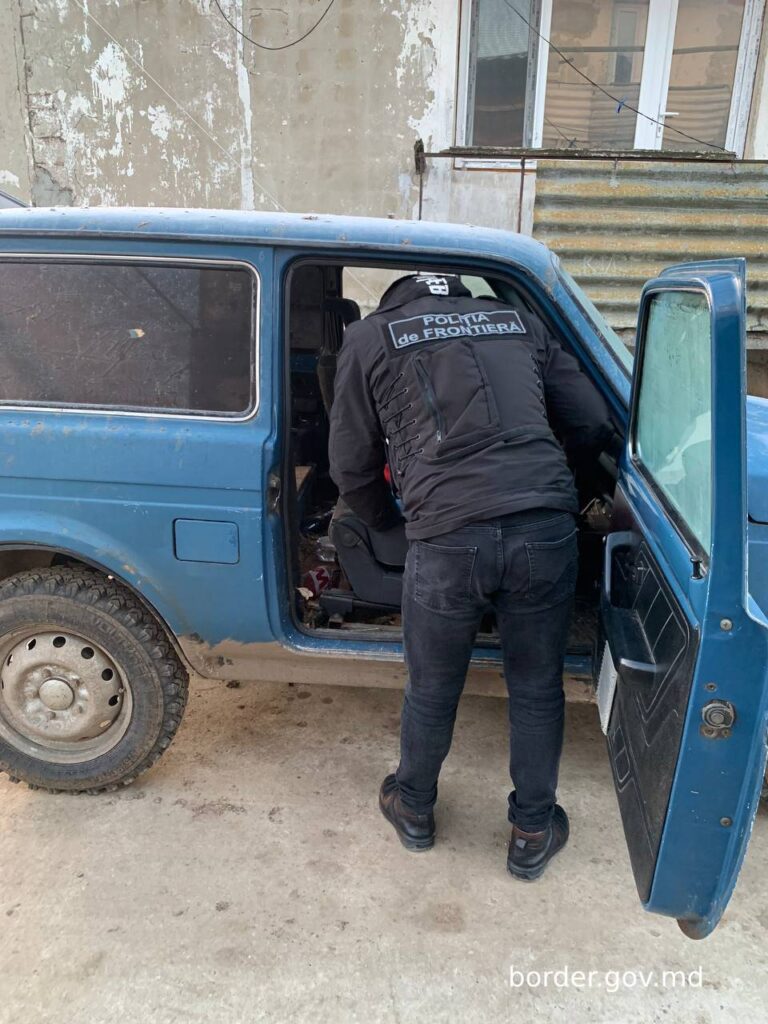 VIDEO/ Un cetățean ucrainean a plătit 9.000 de euro pentru a ajunge ilegal în R. Moldova: Doi moldoveni, cercetați penal