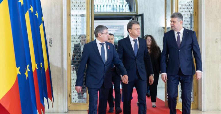 Șeful Parlamentului și cel al Guvernului au transmis un mesaj comun la București de Ziua Unirii Basarabiei cu România