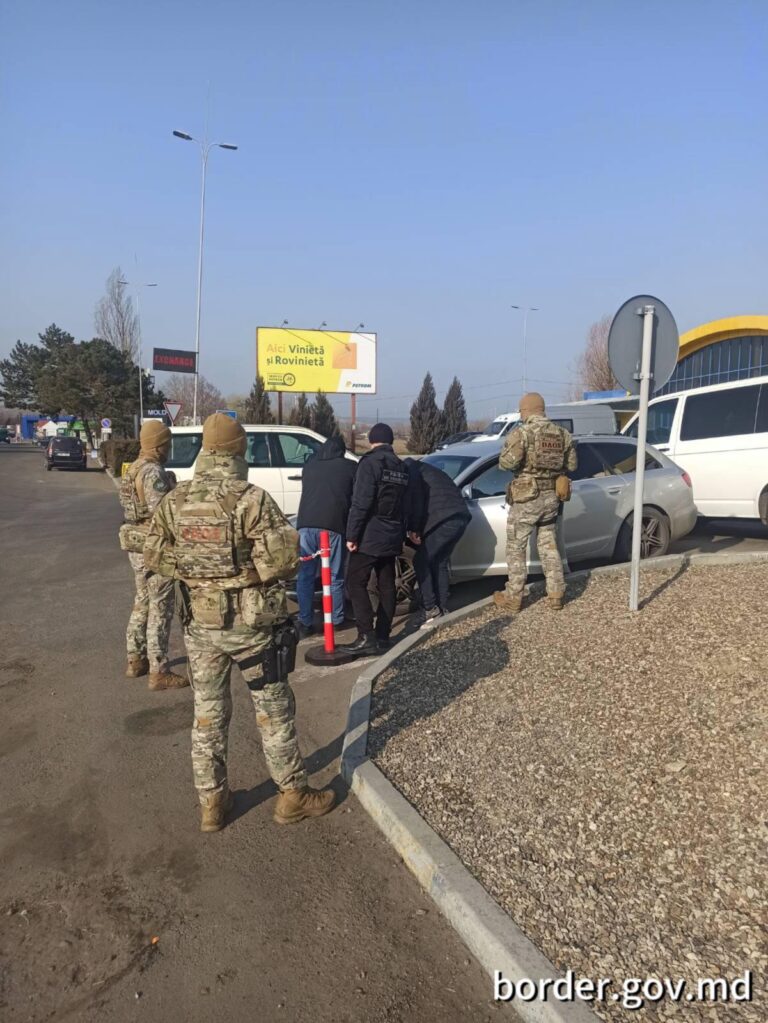 O nouă rețea ce organiza trecerea ilegală a ucrainenilor, destructurată de Poliția de Frontieră