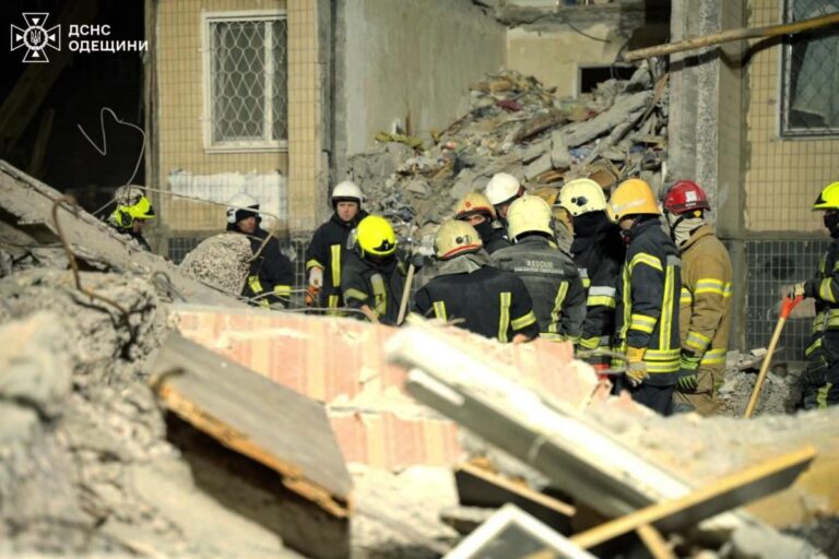 Zi de doliu în Odesa. Bilanțul tragic al atacului de ieri asupra unui bloc a ajuns la 10 victime