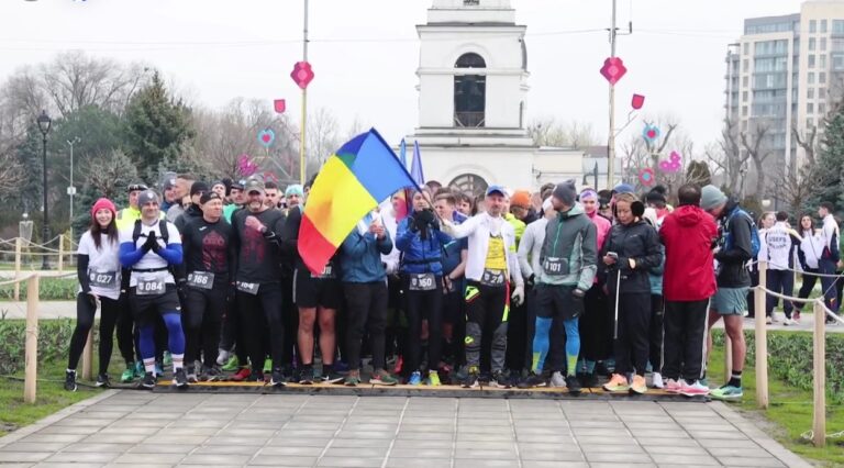 A fost dat startul ultramaratonului Chișinău-București. Participanții vor parcurge, în total, aproximativ 500 km
