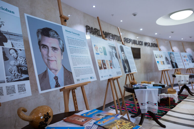 Expoziție dedicată limbii și culturii găgăuze la Parlament