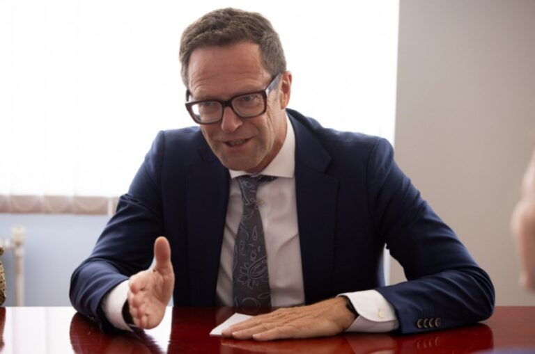 Blocul format din Platforma DA, LOC, Partidul Schimbării și CUB cere demisia șefului Comisiei Pre-Vetting