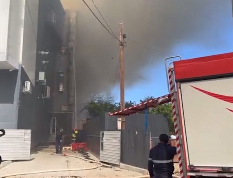 Cinci echipe de pompieri și salvatori au intervenit într-un local din Căușeni