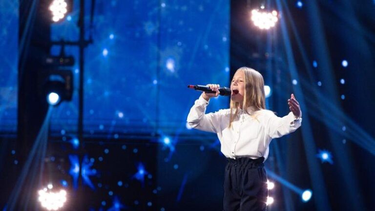 Mia Rusu, din Chișinău, a emoționat-o până la lacrimi cu vocea sa pe Andra la „Românii au talent” / video