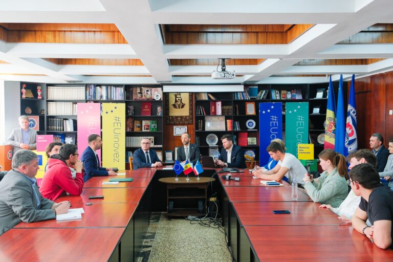 Ambasadorul Janis Mazeiks a vorbit la Comrat despre sprijinul UE pentru antreprenorii și studenții din regiune