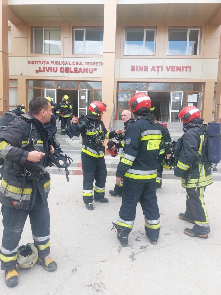 Liceul „Liviu Deleanu”, distrus parțial de un incendiu, și-a redeschis sălile pentru elevi