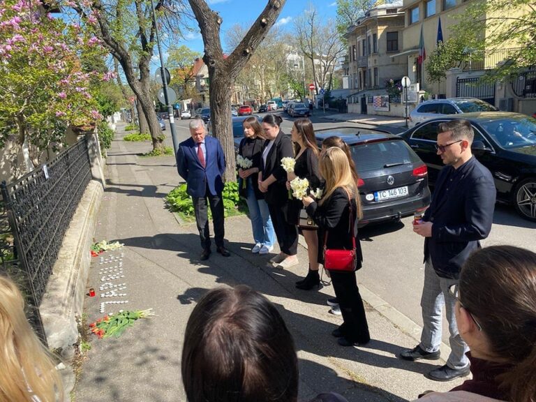 Mai mulți studenți basarabeni din București au comemorat victimele protestului din 7 aprilie 2009
