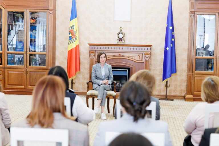 Reprezentanții unui grup de asociații, chemați la Președinție pentru a discuta despre referendum